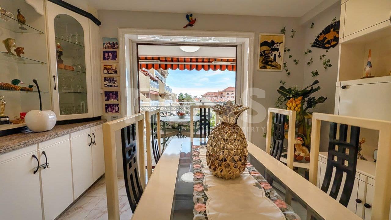 2 slaapkamer Appartement te koop in Playa de las Americas met zwembad - € 750.000 (Ref: 9711045)