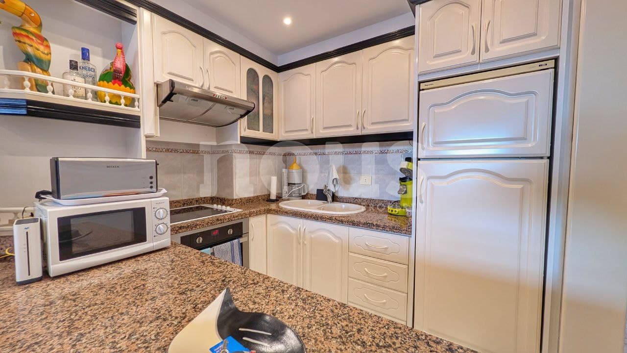 2 slaapkamer Appartement te koop in Playa de las Americas met zwembad - € 750.000 (Ref: 9711045)