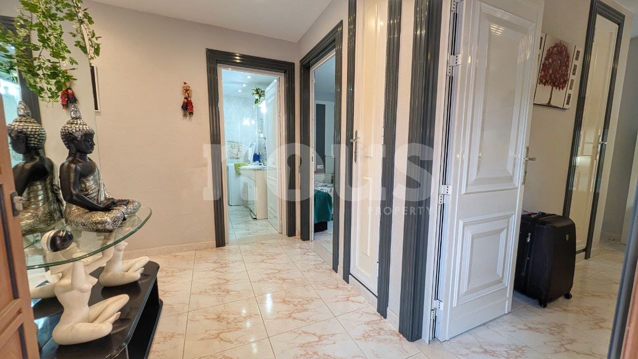 2 slaapkamer Appartement te koop in Playa de las Americas met zwembad - € 750.000 (Ref: 9711045)