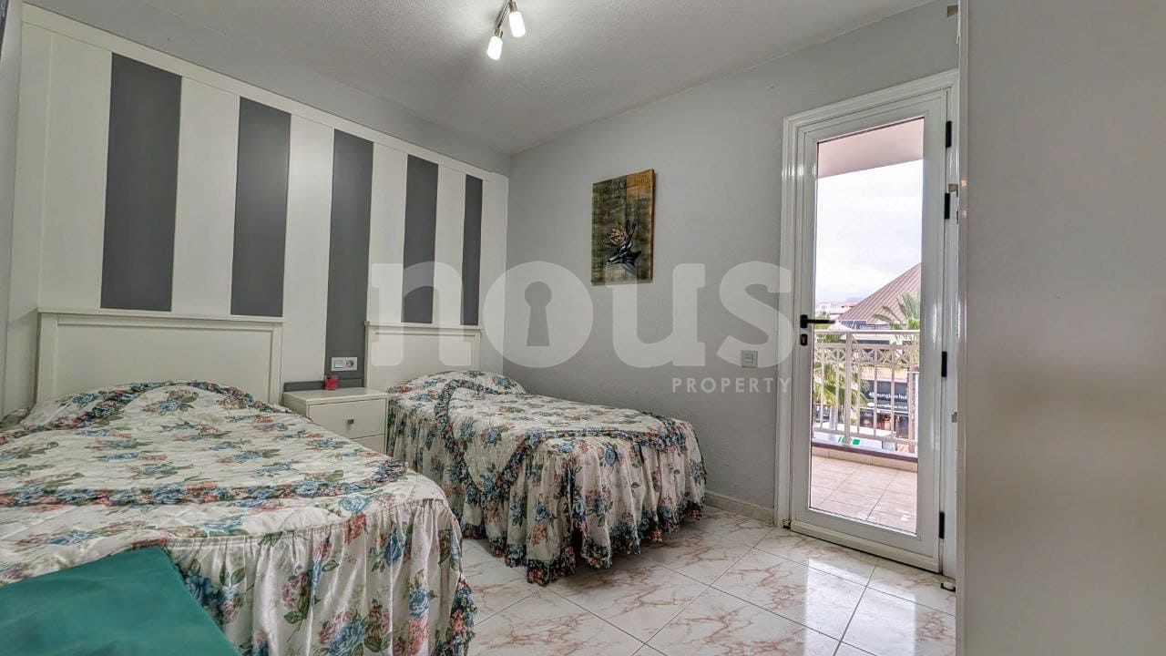 2 slaapkamer Appartement te koop in Playa de las Americas met zwembad - € 750.000 (Ref: 9711045)