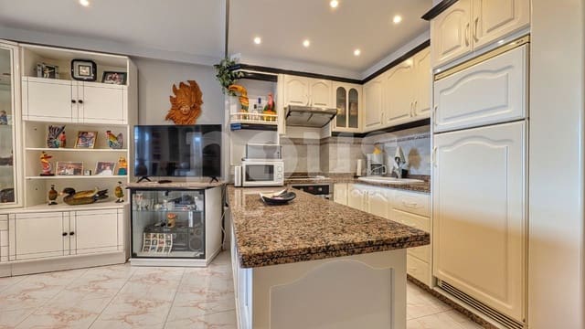 2 slaapkamer Appartement te koop in Playa de las Americas, Arona met zwembad - € 750.000 (Ref: 9711045)