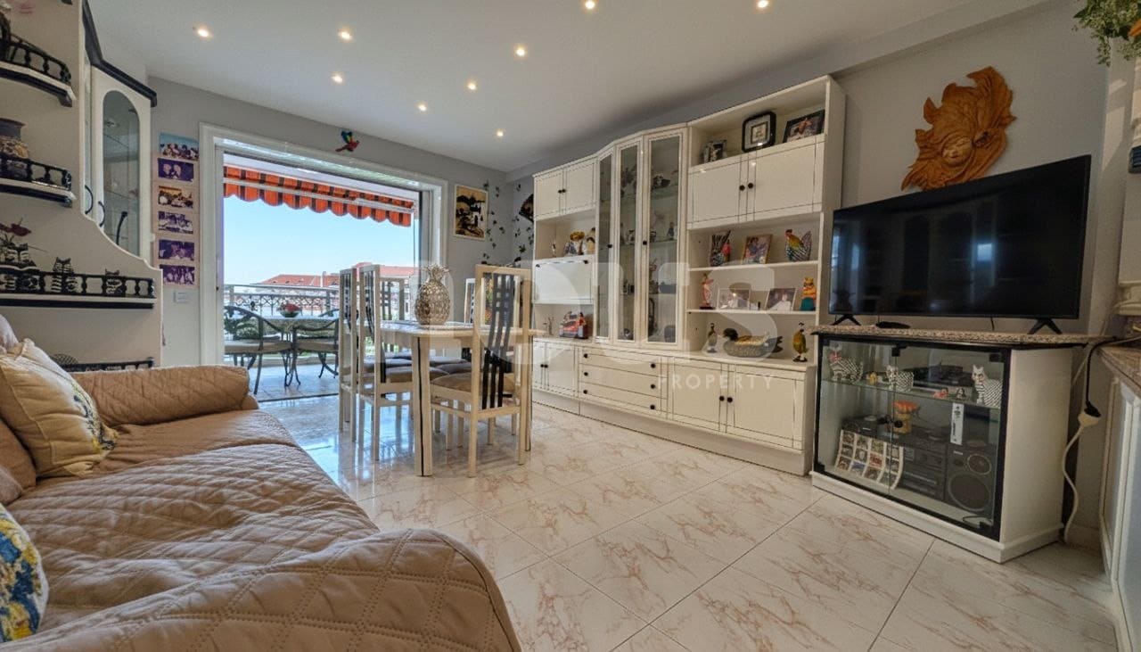 2 slaapkamer Appartement te koop in Playa de las Americas met zwembad - € 750.000 (Ref: 9711045)