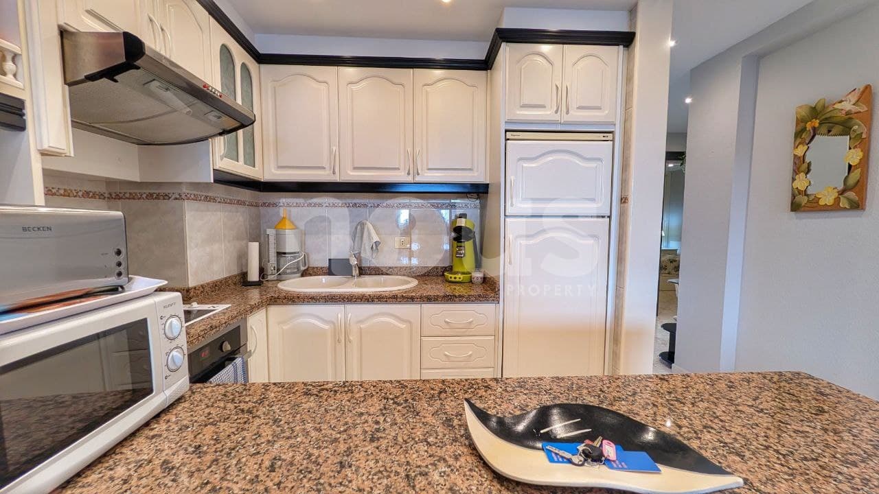 2 slaapkamer Appartement te koop in Playa de las Americas met zwembad - € 750.000 (Ref: 9711045)