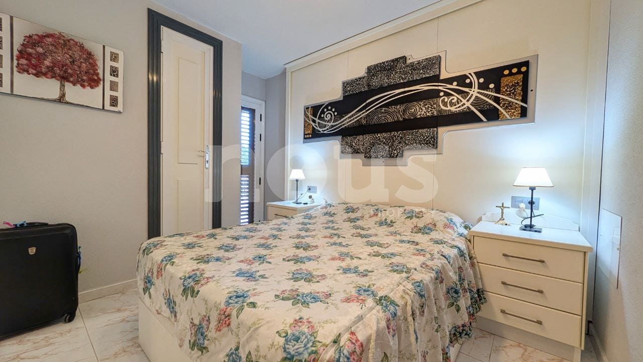 2 slaapkamer Appartement te koop in Playa de las Americas met zwembad - € 750.000 (Ref: 9711045)