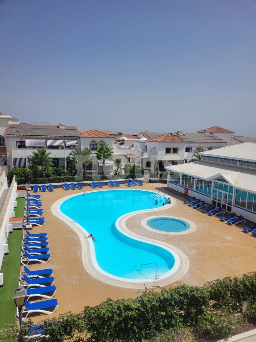 2 bedroom Penthouse for sale in Llano del Camello with pool - € 265,000 (Ref: 9733750)