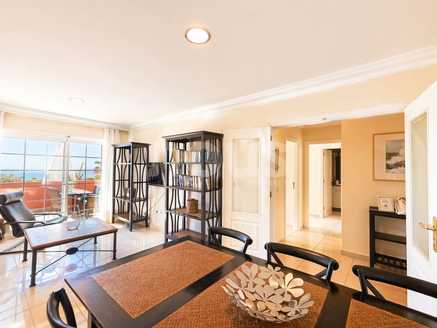 2 soveværelse Lejlighed til salg i Playa del Duque med swimmingpool - € 800.000 (Ref: 9790038)