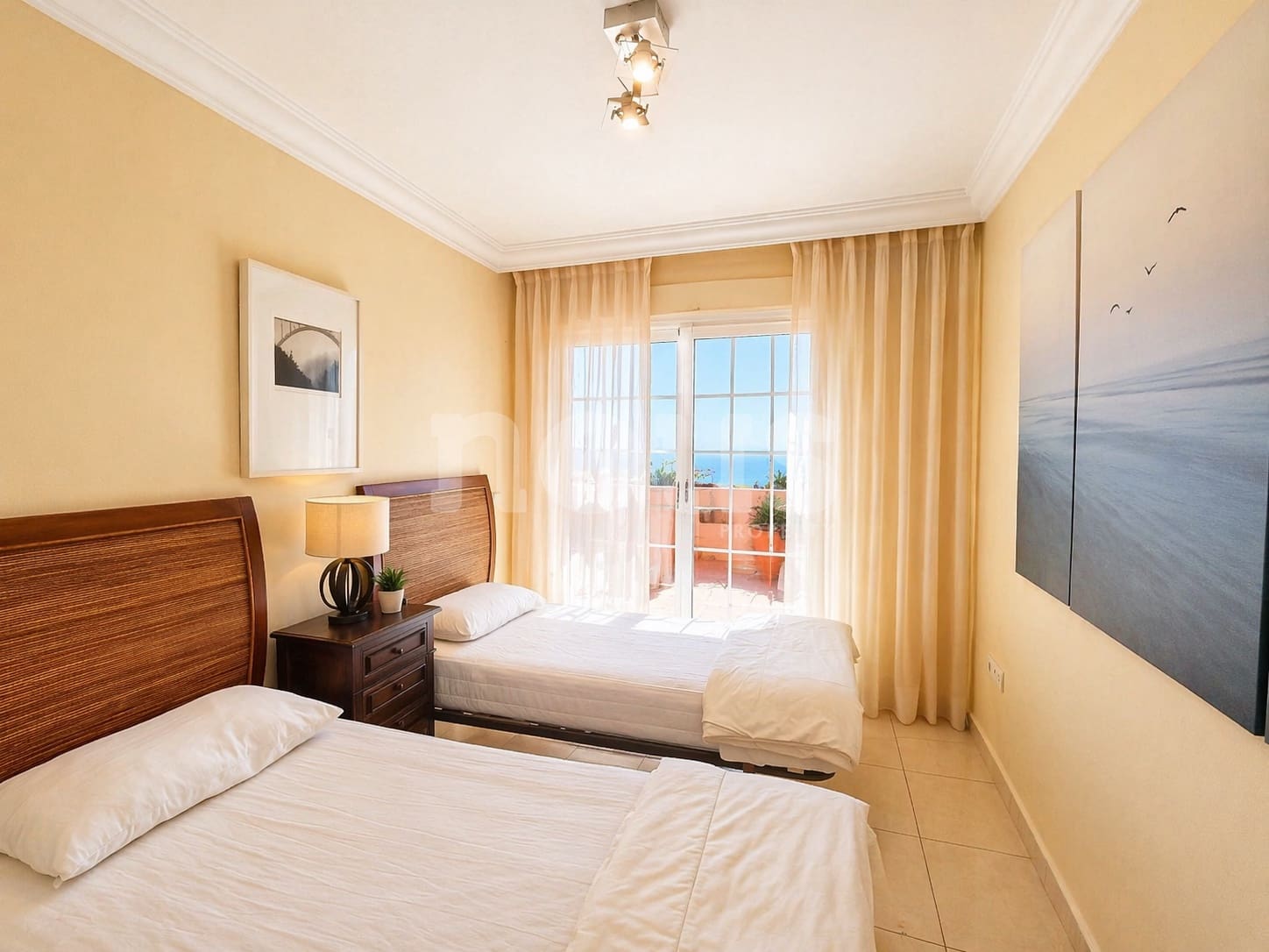 2 soveværelse Lejlighed til salg i Playa del Duque med swimmingpool - € 800.000 (Ref: 9790038)