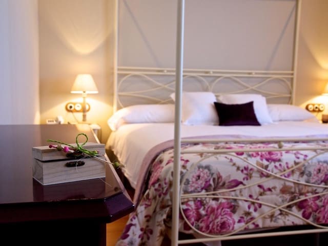 19 bedroom Business for sale in Alcañiz with pool - € 1,100,000 (Ref: 7716245)