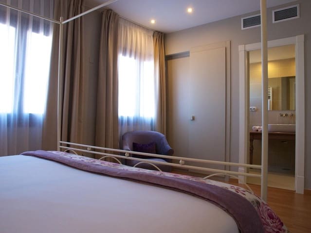 19 bedroom Business for sale in Alcañiz with pool - € 1,100,000 (Ref: 7716245)