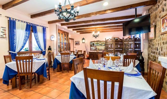 8 bedroom Business for sale in Monforte de Lemos with pool - € 1,399,000 (Ref: 7716252)