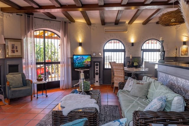 4 bedroom Business for sale in La Nucia Pueblo  , La Nucia - € 395,000 (Ref: 7716277)