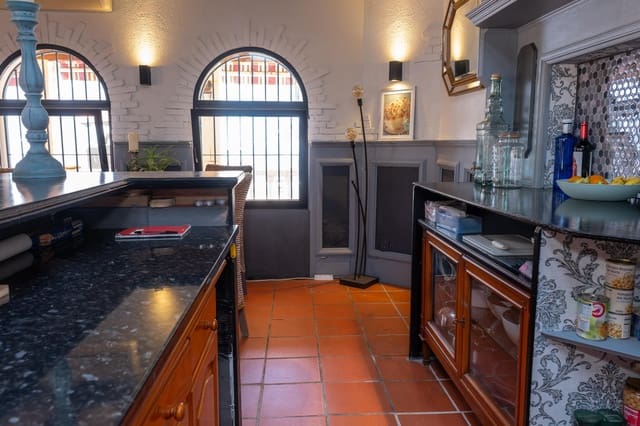 4 bedroom Business for sale in La Nucia Pueblo  , La Nucia - € 395,000 (Ref: 7716277)