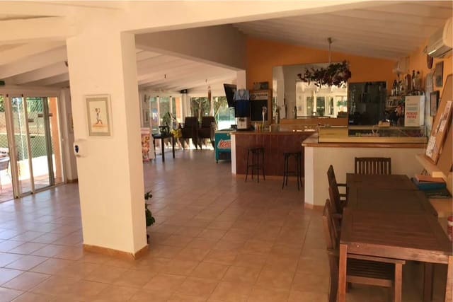 Bedrijf te koop in Barrio del Centro, Alicante stad - € 1.250.000 (Ref: 7716459)