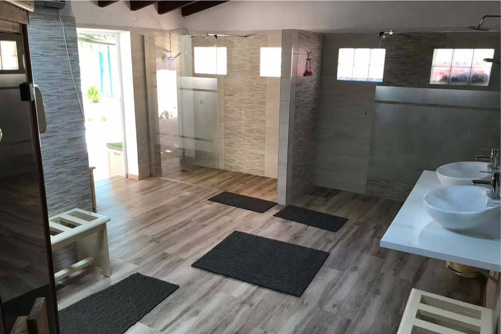 Business for sale in Alicante / Alacant city - € 1,250,000 (Ref: 7716459)