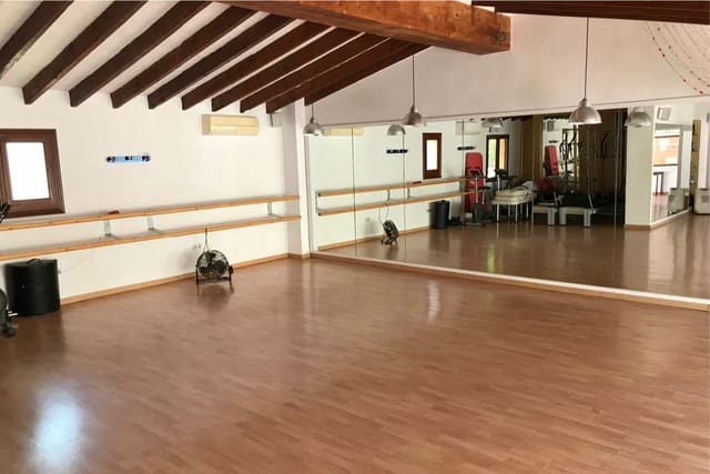 Bedrijf te koop in Barrio del Centro, Alicante stad - € 1.250.000 (Ref: 7716459)