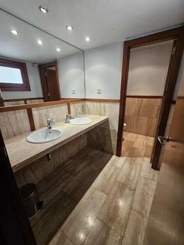 Business for sale in Dénia - € 1,600,000 (Ref: 8425283)