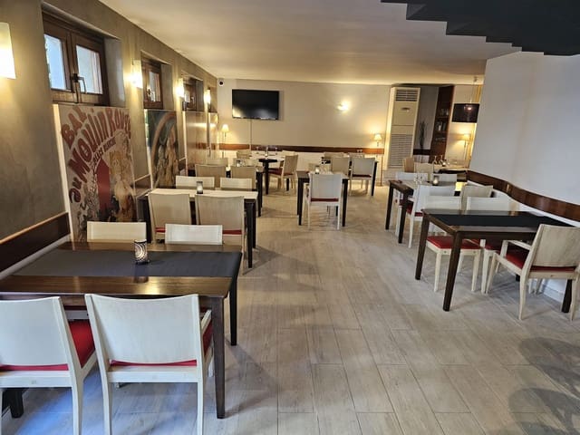 Business for sale in Dénia - € 1,600,000 (Ref: 8425283)