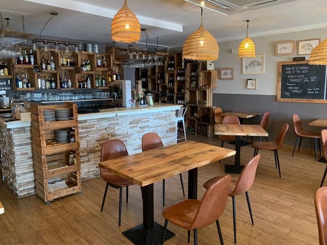 Business for sale in Casco Urbano, Teulada-Moraira - € 165,000 (Ref: 8425294)