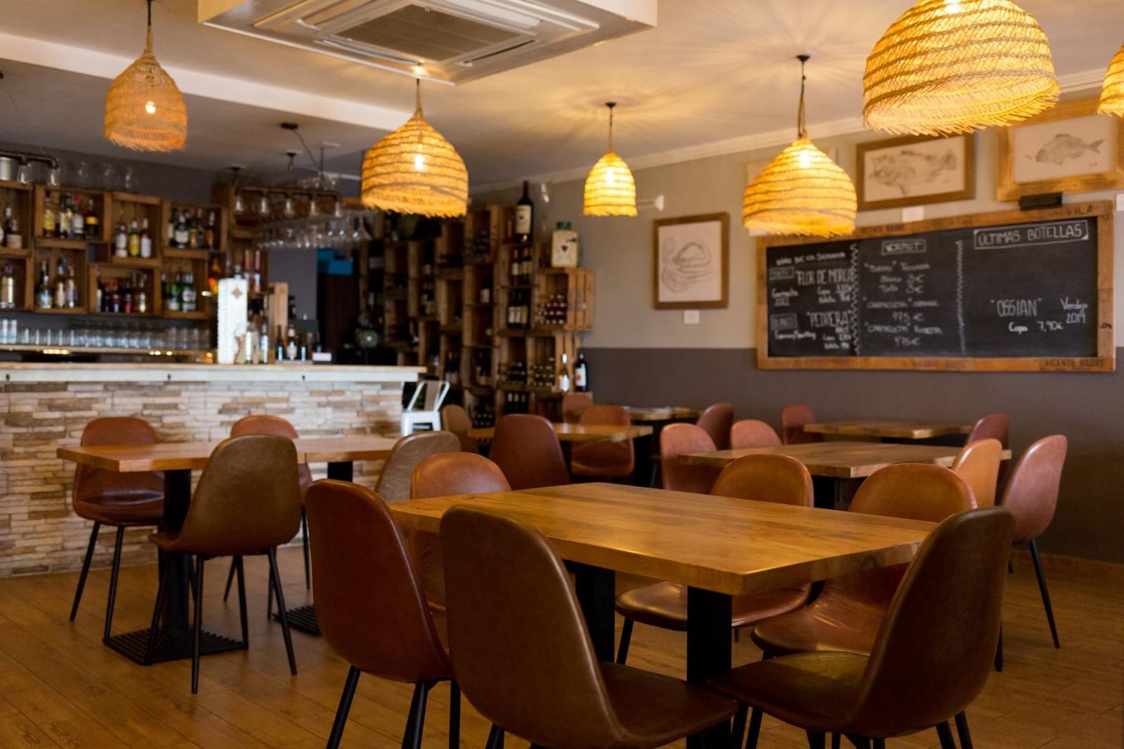 Business for sale in Moraira - € 165,000 (Ref: 8425294)