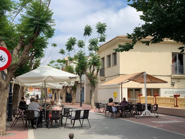 Business for sale in Hondón de las Nieves - € 175,000 (Ref: 8425308)