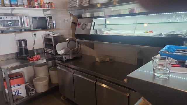 Business for sale in Altea - € 150,000 (Ref: 8684379)