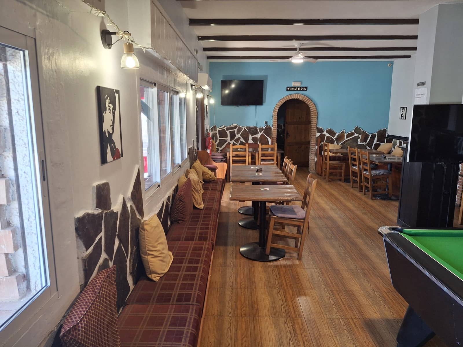 Business for sale in Villamartin - € 150,000 (Ref: 8823965)