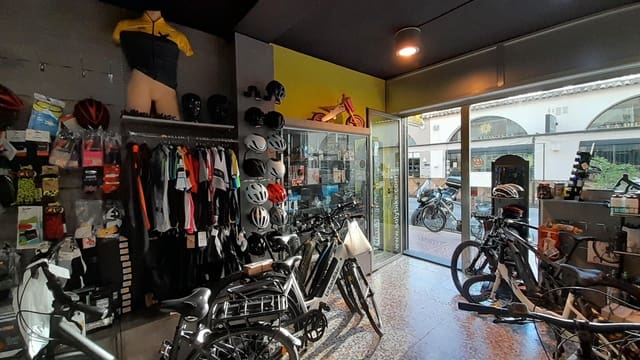Business for sale in Pueblo, Calpe / Calp - € 165,000 (Ref: 8903932)