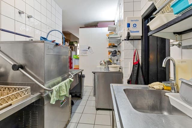 Azienda in vendita in Zona Puerto Deportivo, Fuengirola - 185.000 € (Rif: 9743179)