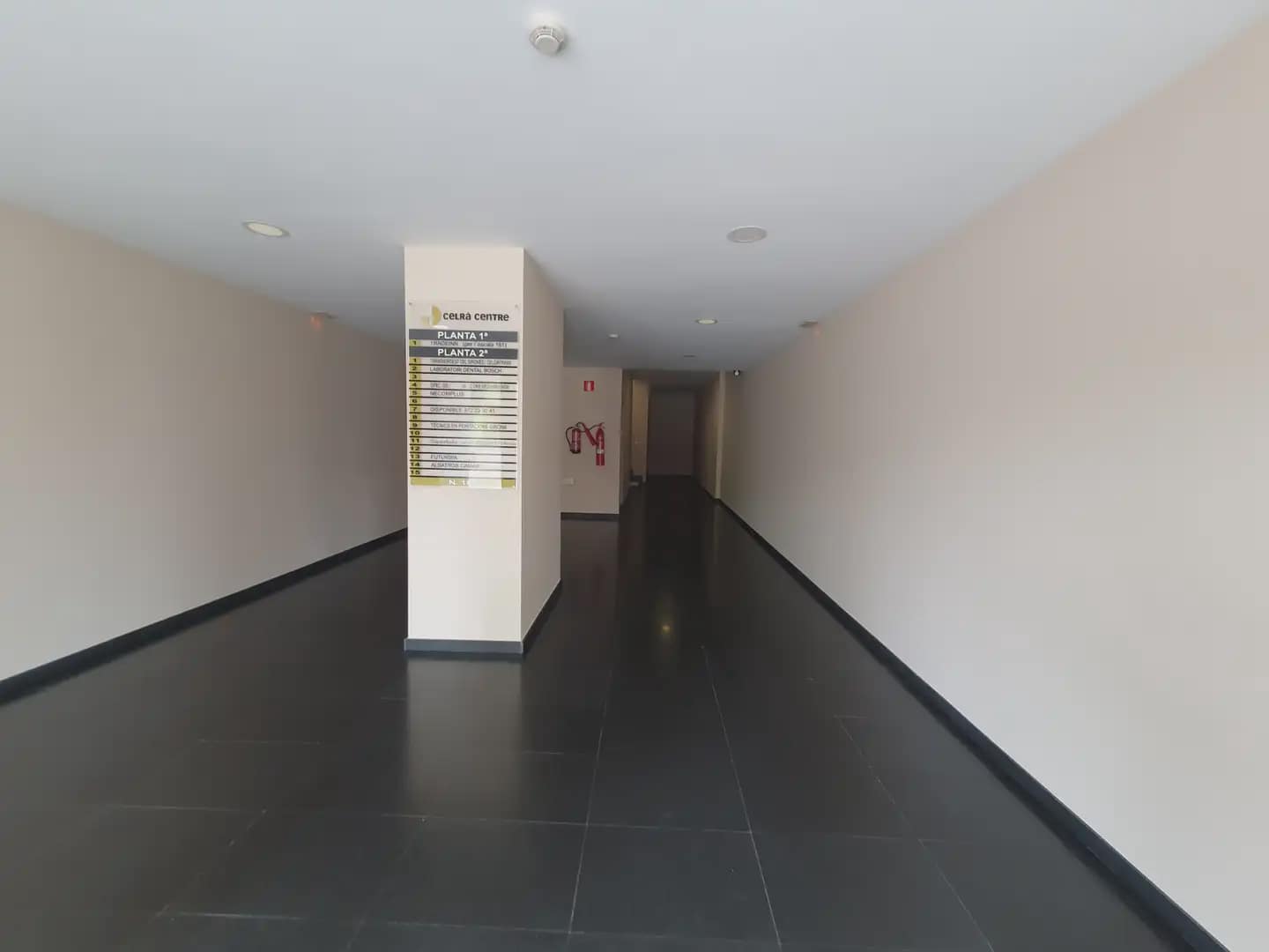 Office for sale in Celra with garage - € 145,900 (Ref: 9882342)