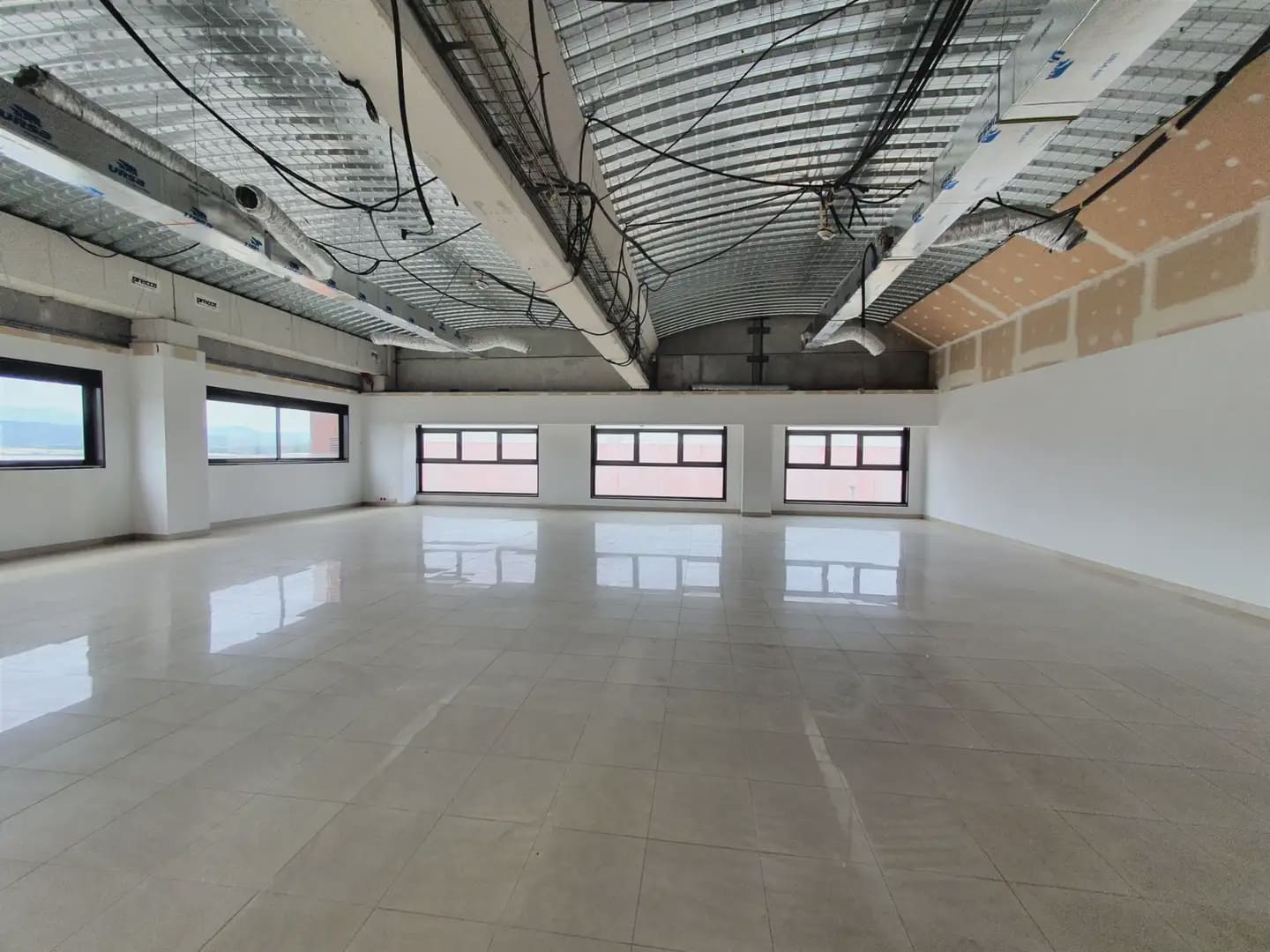 Office for sale in Celra with garage - € 145,900 (Ref: 9882342)