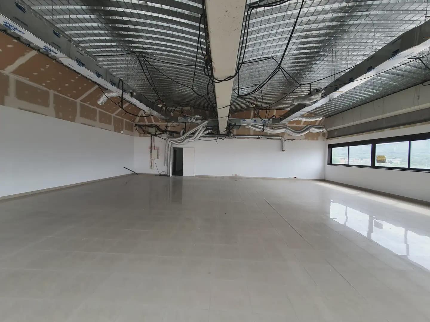 Office for sale in Celra with garage - € 145,900 (Ref: 9882342)
