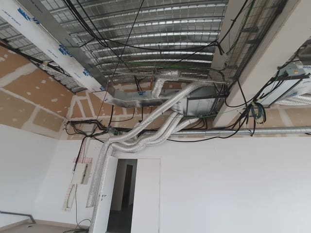 Bureau à vendre à Celrà avec garage - 145 900 € (Ref: 9882342)