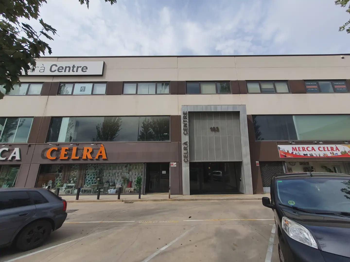 Office for sale in Celra with garage - € 145,900 (Ref: 9882342)