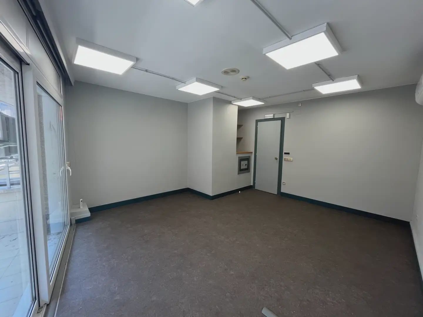 Kontor til salg i Girona by - € 240.000 (Ref: 9882346)