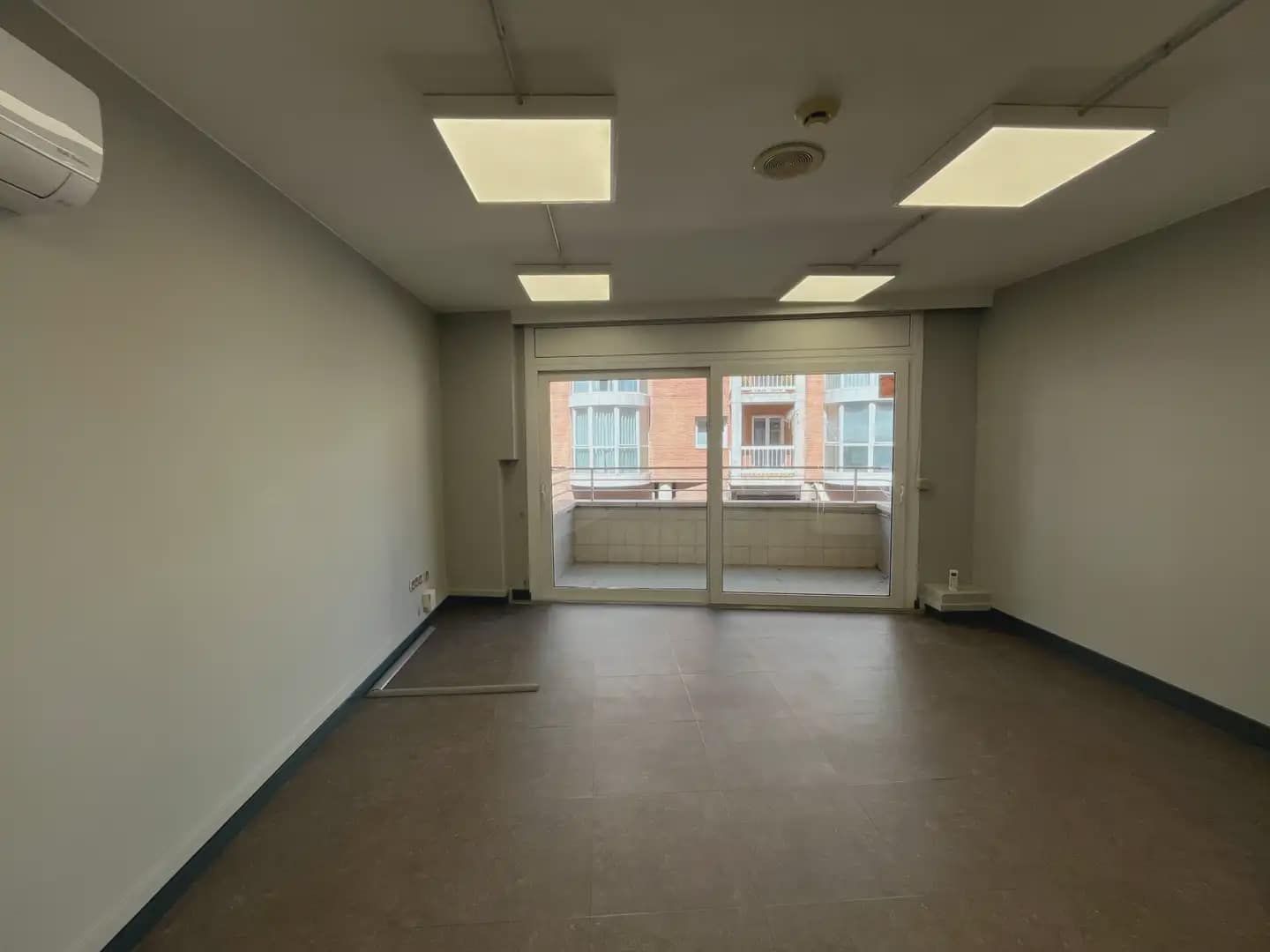 Kontor til salg i Girona by - € 240.000 (Ref: 9882346)