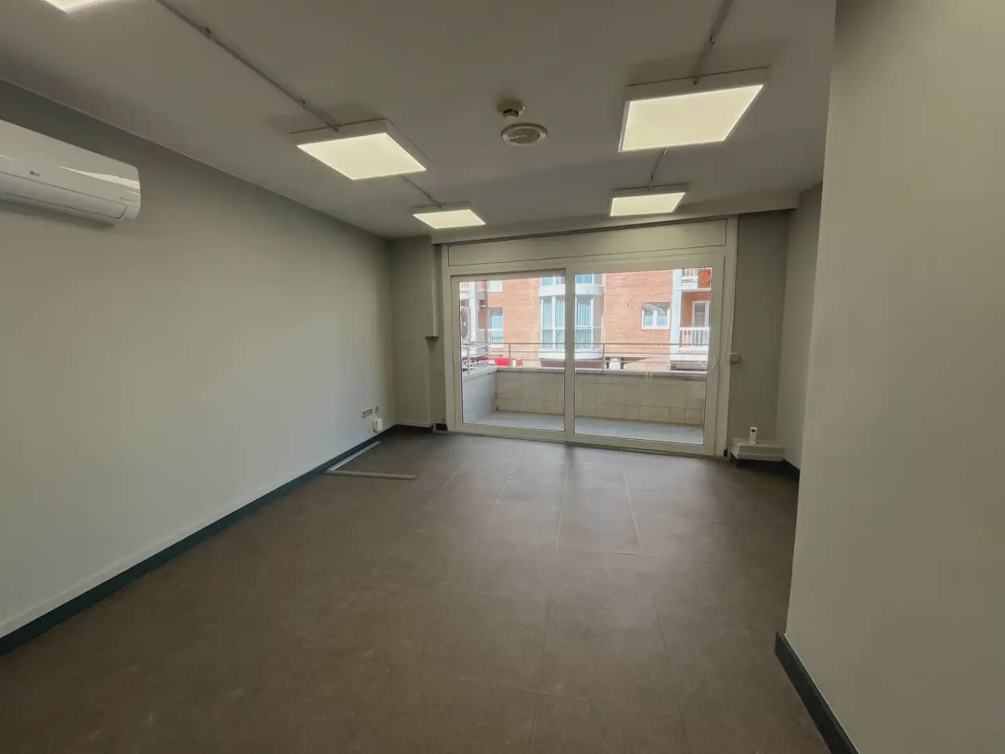 Kontor til salg i Girona by - € 240.000 (Ref: 9882346)