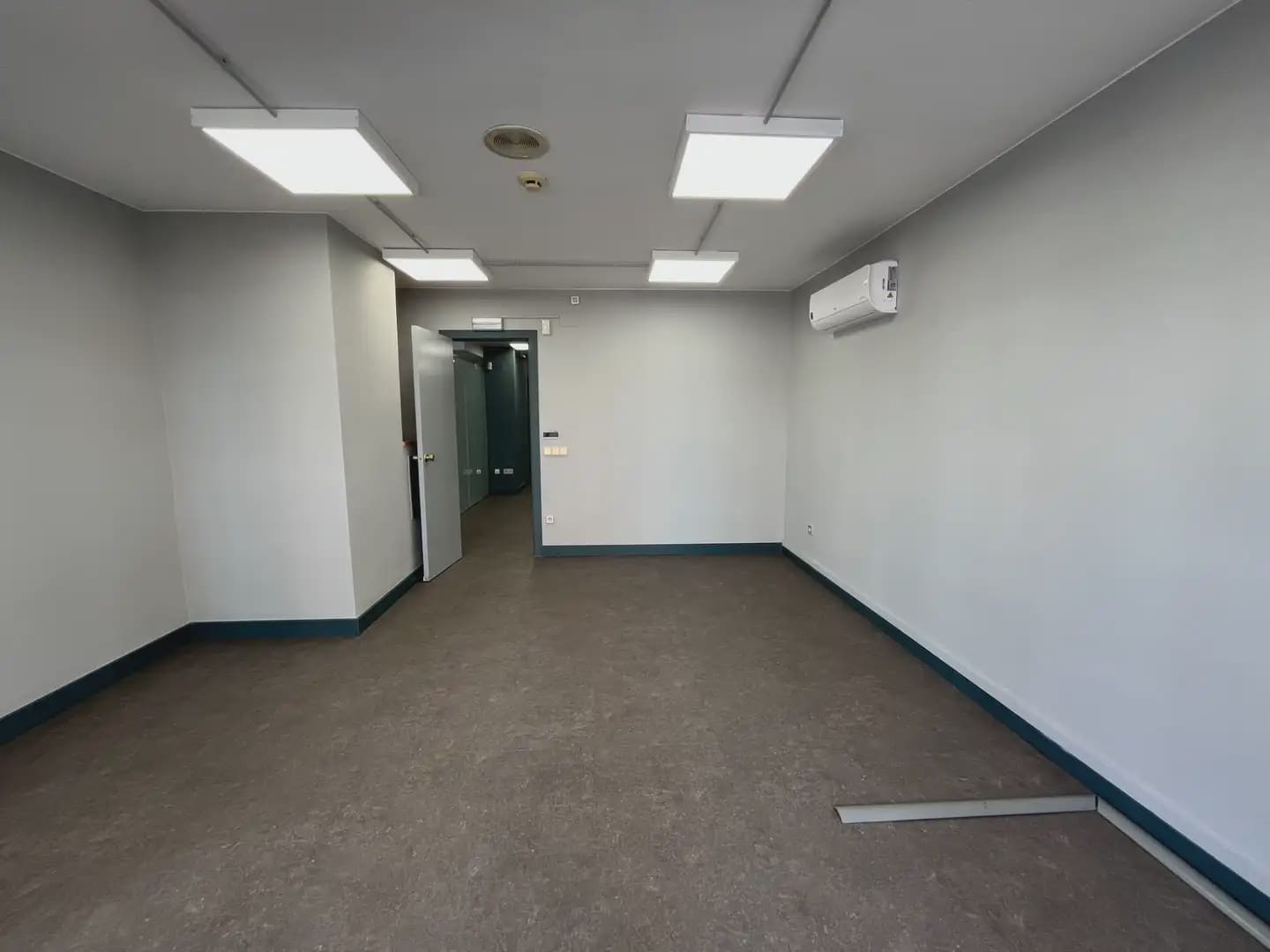 Kontor til salg i Girona by - € 240.000 (Ref: 9882346)