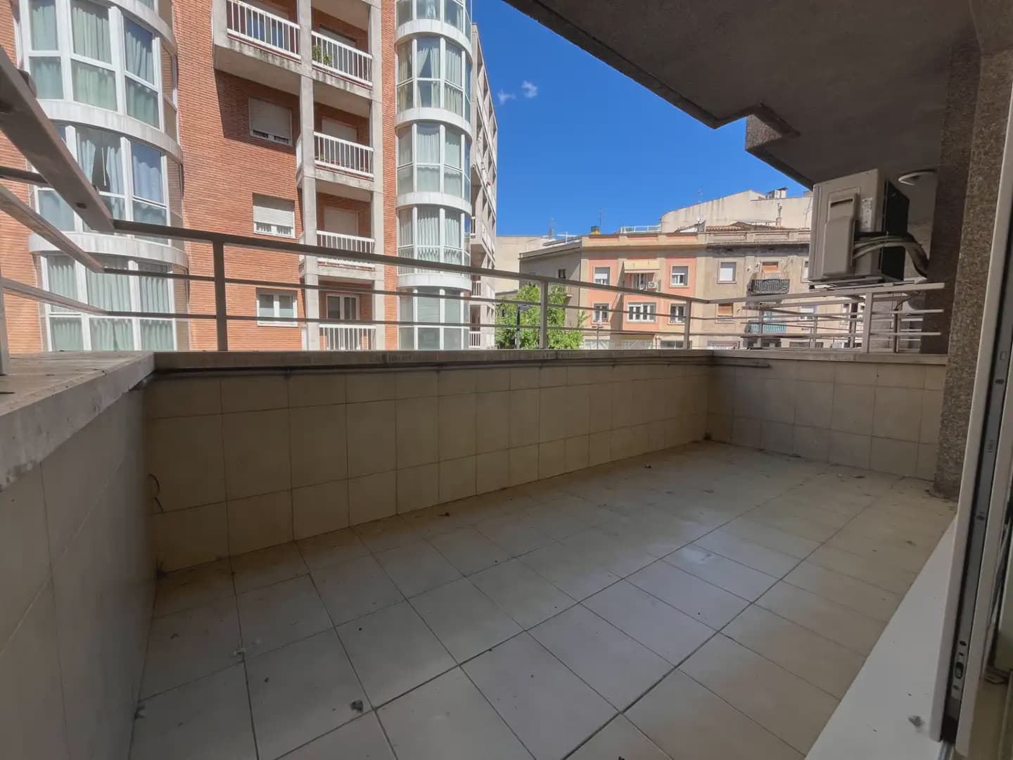 Kontor til salg i Girona by - € 240.000 (Ref: 9882346)