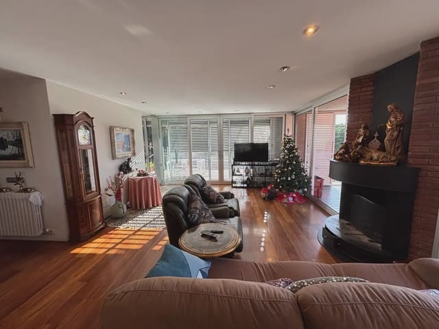 6 sovrum Villa till salu i Girona stad med pool garage - 1 600 000 € (Ref: 9882347)