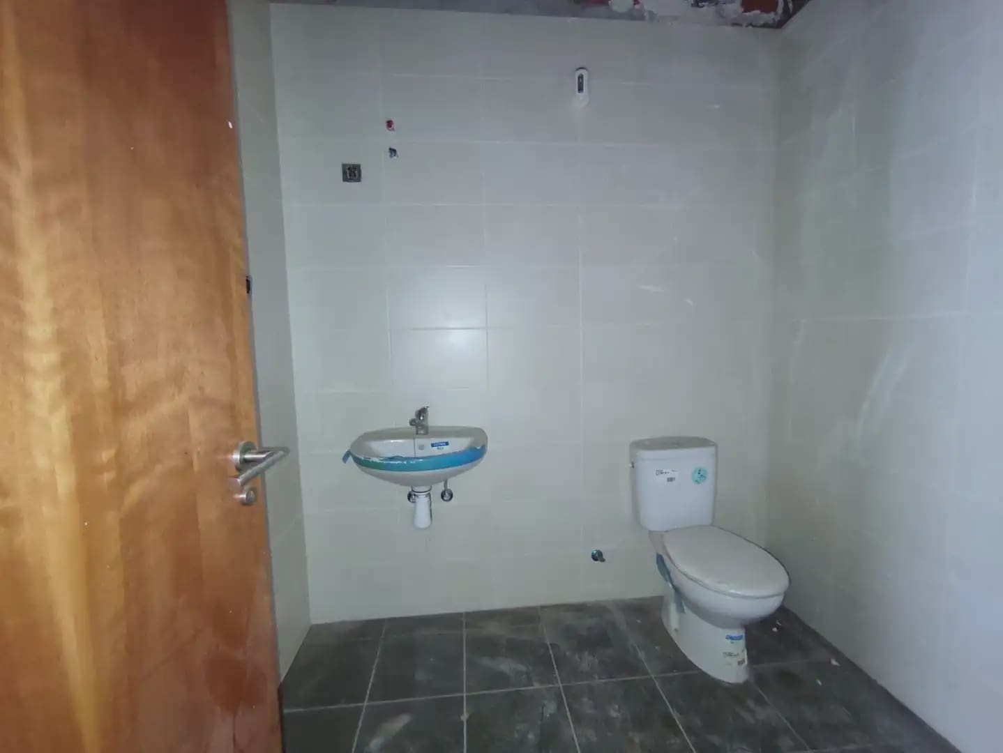 Erhverv til salg i Girona by - € 69.900 (Ref: 9882349)