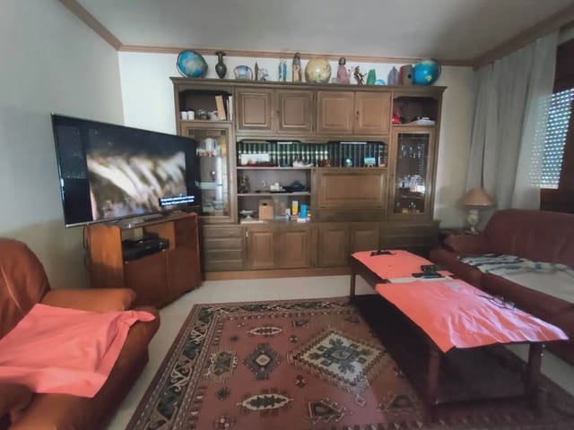 4 Zimmer Villa zu verkaufen in Girona Stadt mit Garage - 800.000 € (Ref: 9882351)