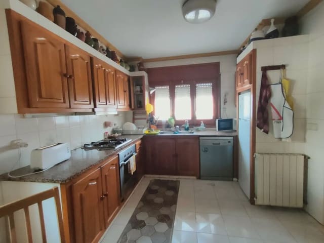 4 Zimmer Villa zu verkaufen in Girona Stadt mit Garage - 800.000 € (Ref: 9882351)