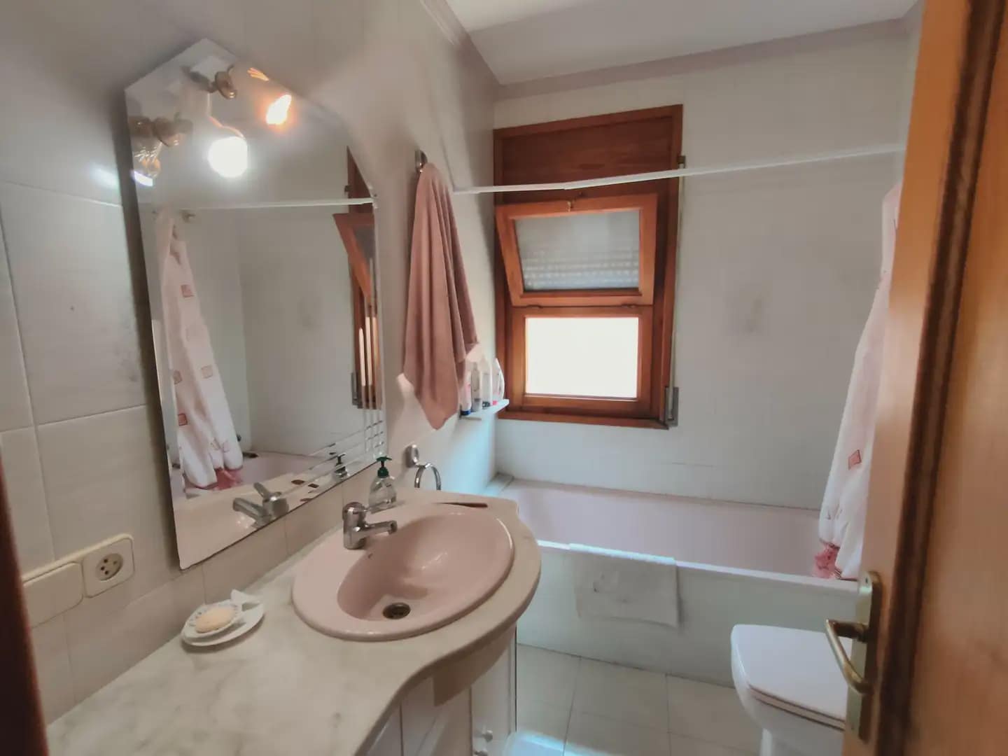 4 sypialnia Willa na sprzedaż w Miasto Girona z garażem - 800 000 € (Ref: 9882351)