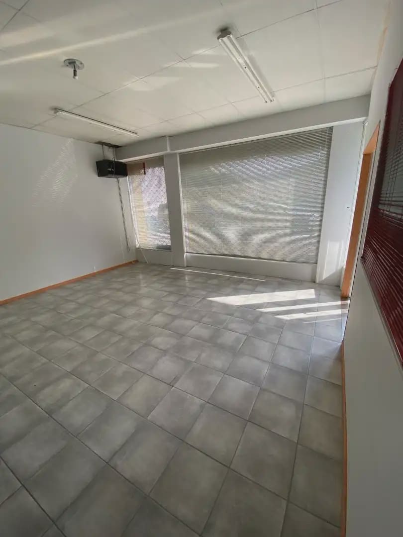 Commercial for sale in Sarria de Ter - € 195,000 (Ref: 9882352)