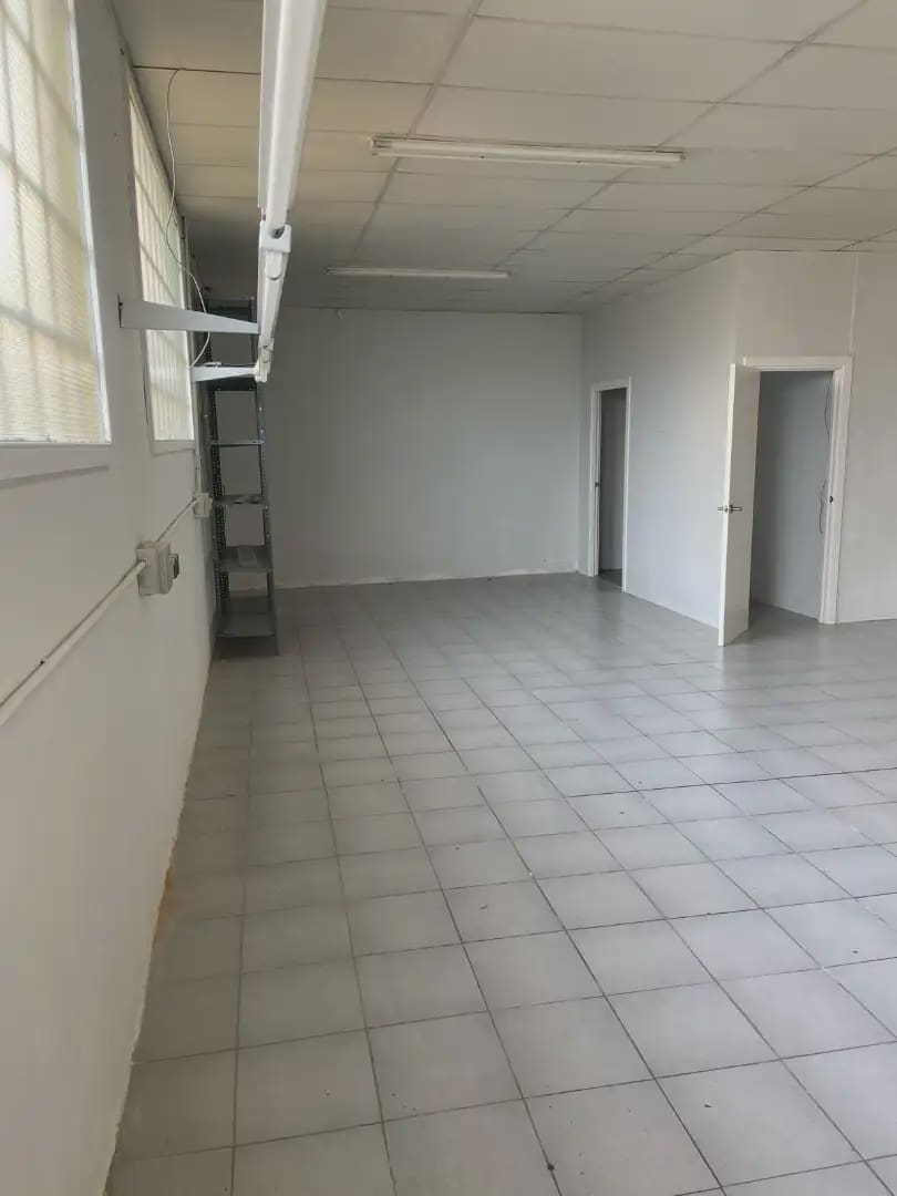 Commercial for sale in Sarria de Ter - € 195,000 (Ref: 9882352)