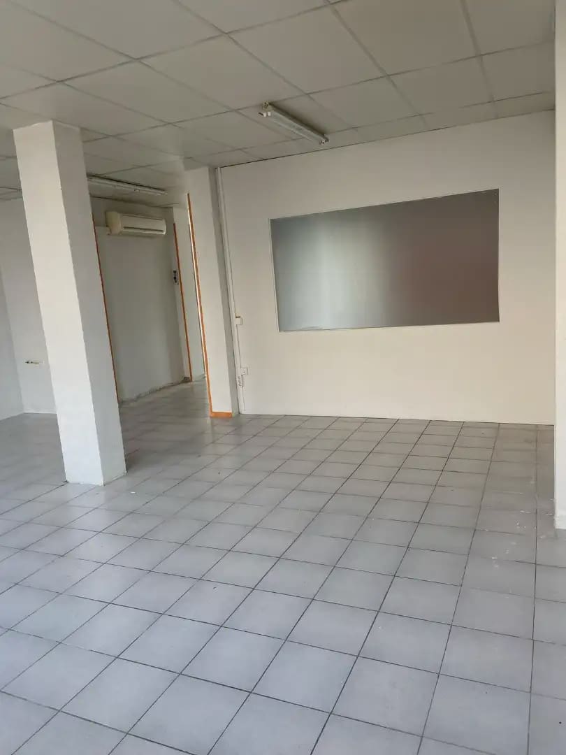 Commercial for sale in Sarria de Ter - € 195,000 (Ref: 9882352)