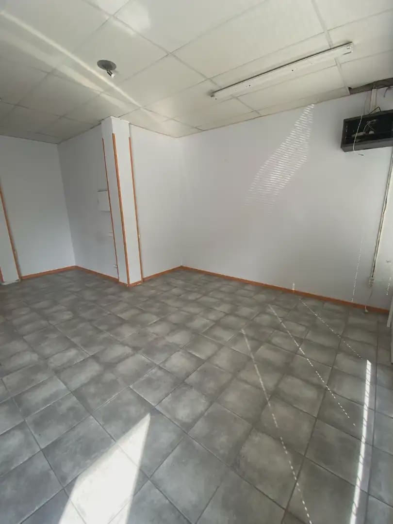 Commercial for sale in Sarria de Ter - € 195,000 (Ref: 9882352)