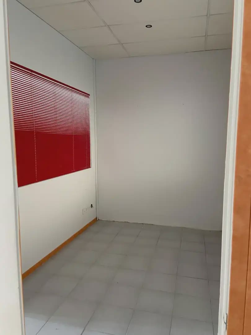 Commercial for sale in Sarria de Ter - € 195,000 (Ref: 9882352)