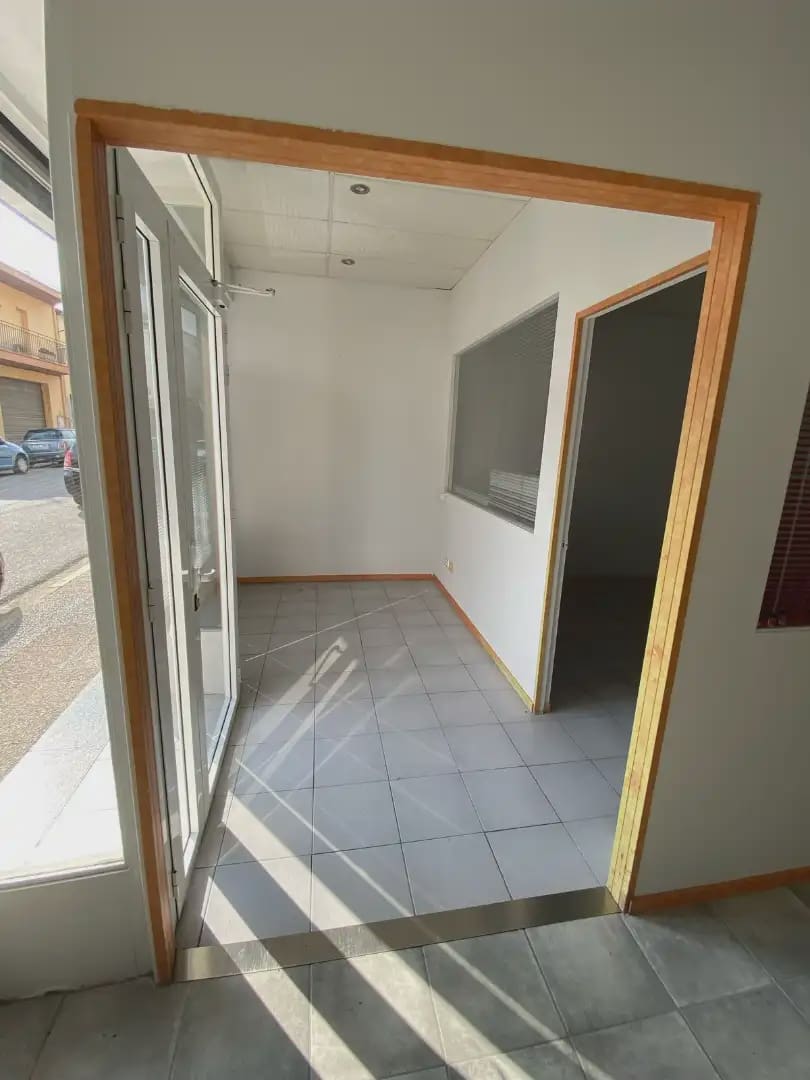 Commercial for sale in Sarria de Ter - € 195,000 (Ref: 9882352)