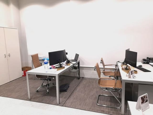 Gewerbe zu verkaufen in Girona Stadt - 210.000 € (Ref: 9882353)